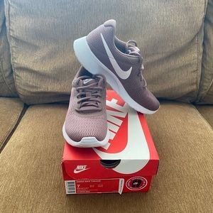 NIKE Tanjun Mauve Sneakers